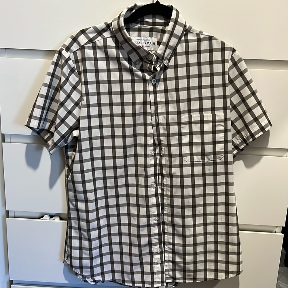 Like new Mizzen+Main shortsleeve button down.